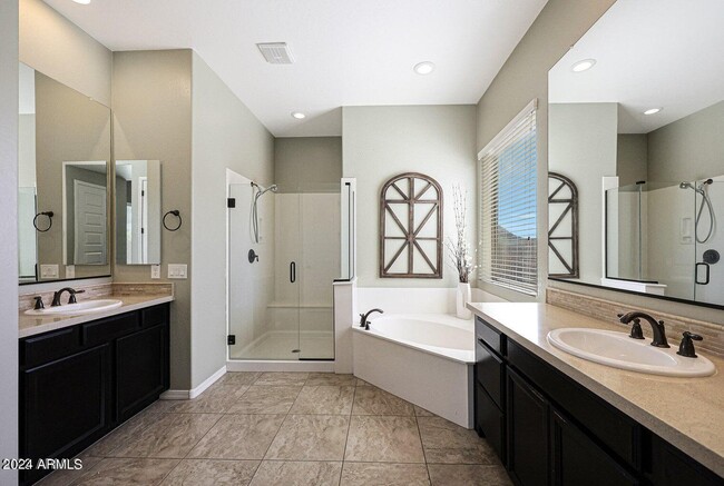 Building Photo - 9422 W Donald Dr