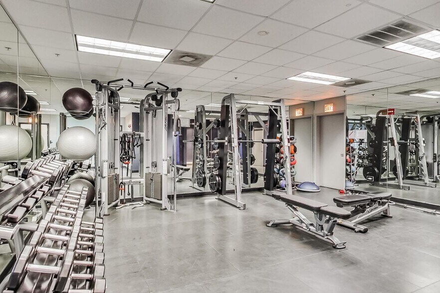 Building Photo - 1804 W Superior St