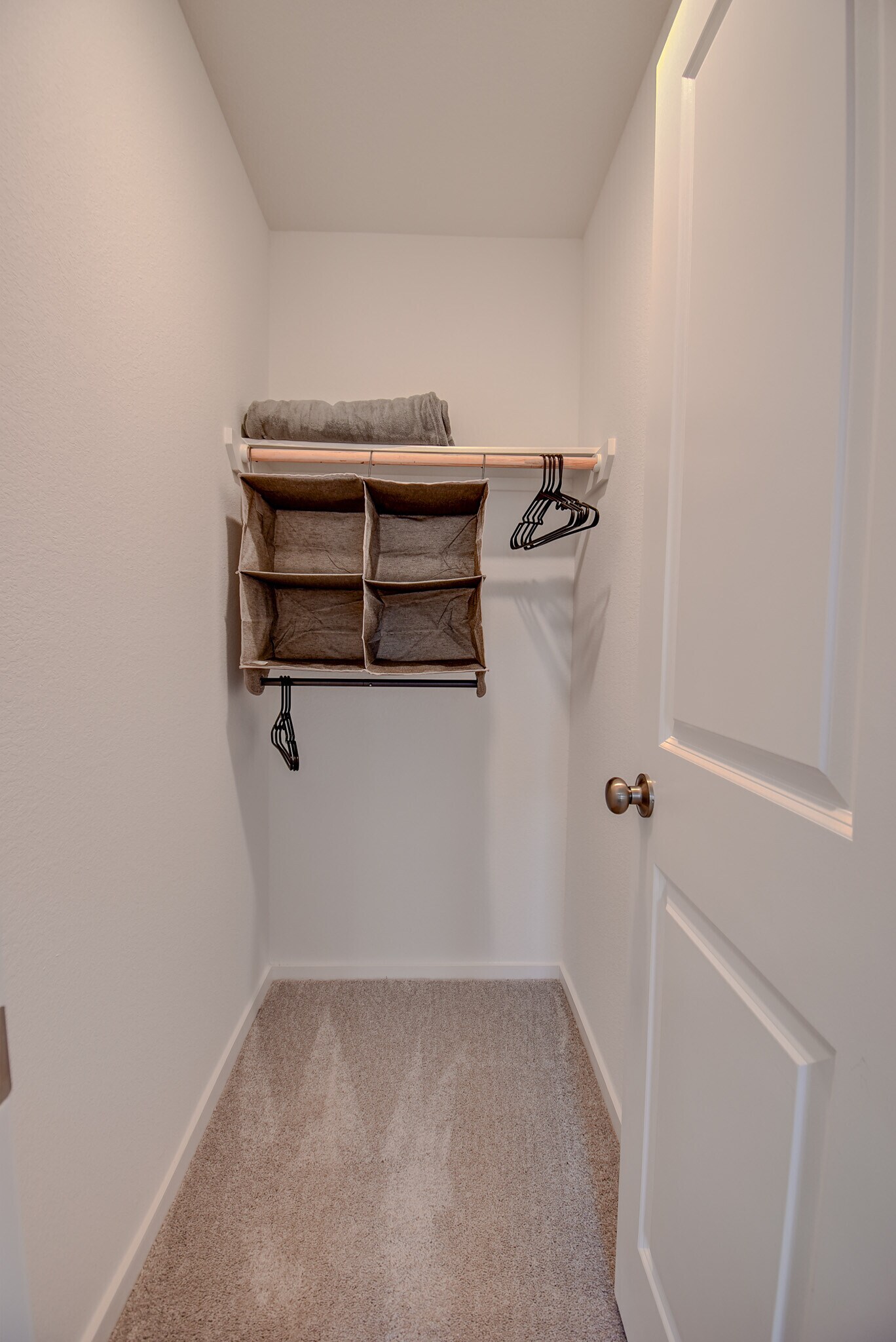 walk-in closet - 410 Emma St