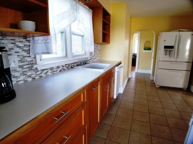 Building Photo - 27 Yasgur Rd