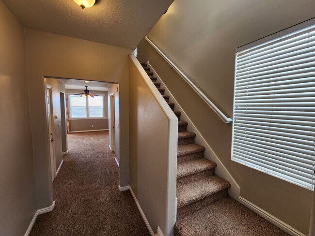 Building Photo - Stunning 3 bdrm 1.5 bath townhome! Wine & Dine on your enormous deck featuring city views!