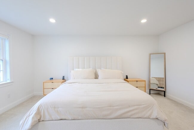 Building Photo - 18 Locust Hill Dr