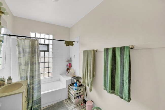 Building Photo - 2018 Pratt Ct