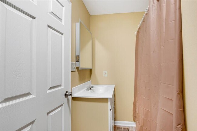 Building Photo - 700 Tilley Rd