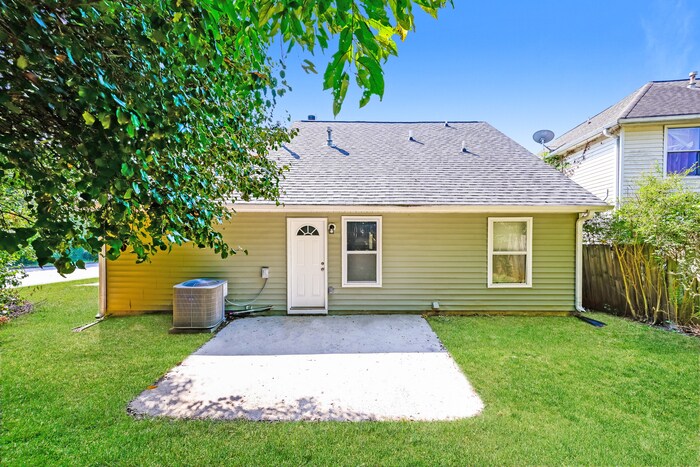 Building Photo - 800 Tramore Dr