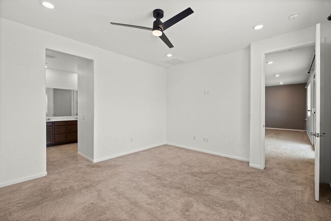 Building Photo - Beautiful 3 Bedroom Home in La Estancia & ...