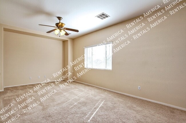 Building Photo - 935 E Blue Spruce Ln