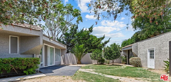 Building Photo - 2148 Veteran Ave