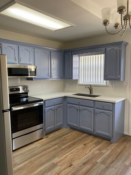 Building Photo - 910 English Ave