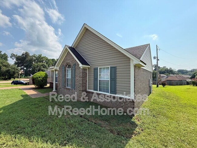 Building Photo - 4315 Bishop Hills Dr