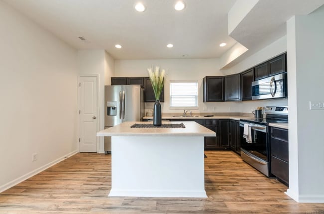 Building Photo - 4 Bedroom, Two Story House in Avalon Bluff...