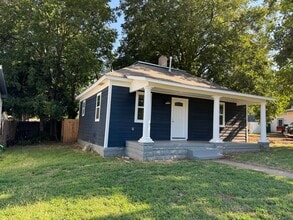 Building Photo - Move in special: Guthry Beautiful 3 bedroom