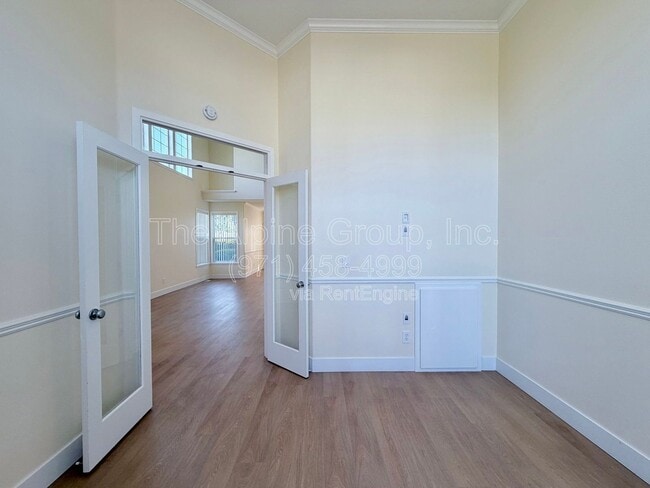 Building Photo - 351 NW Kotrik Pl