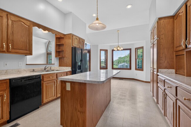 Building Photo - 133 Foxtail Dr
