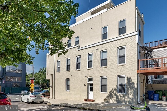 Building Photo - 2408 Hudson St