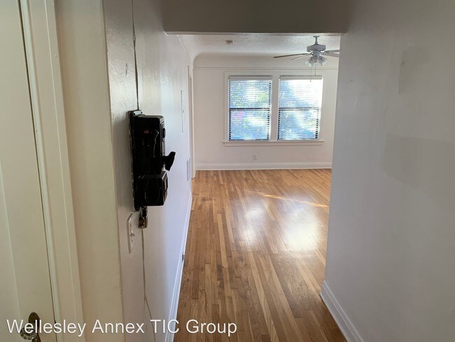 Building Photo - 1 br, 1 bath Apartment - 1405 SE Belmont St.