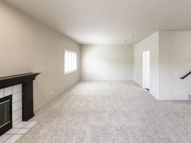 Building Photo - RARE 6 BEDROOM HOME FOR RENT IN OPTIMUM LO...