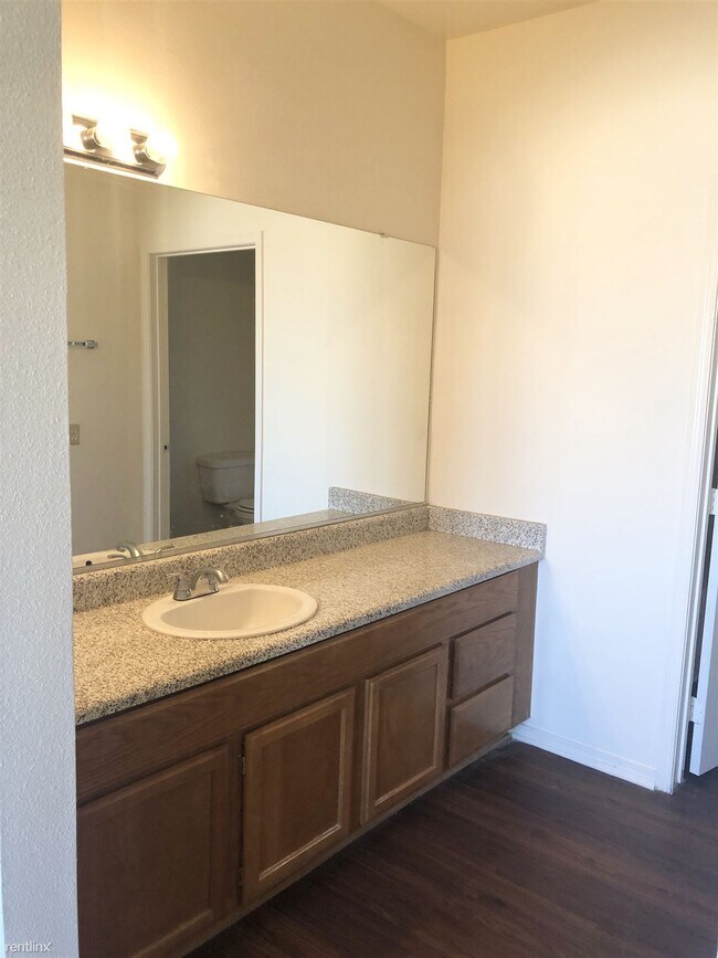 Building Photo - 2200 E Donlon St