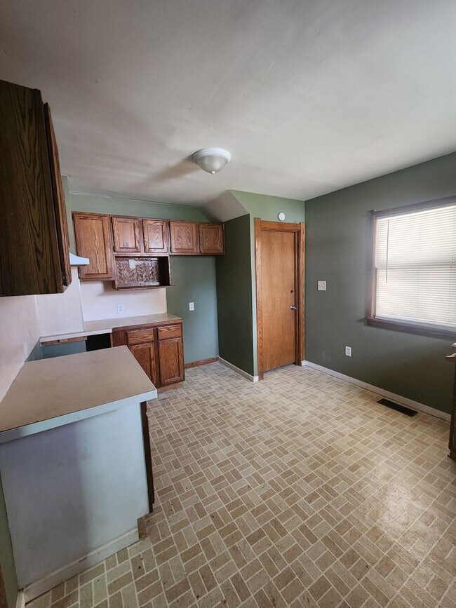 Building Photo - 523 Nicholas St