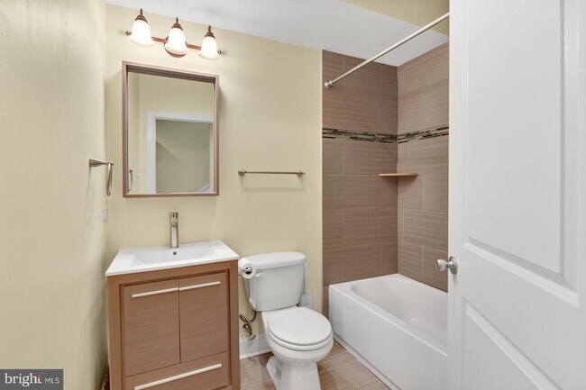 Building Photo - 725 N 20th St