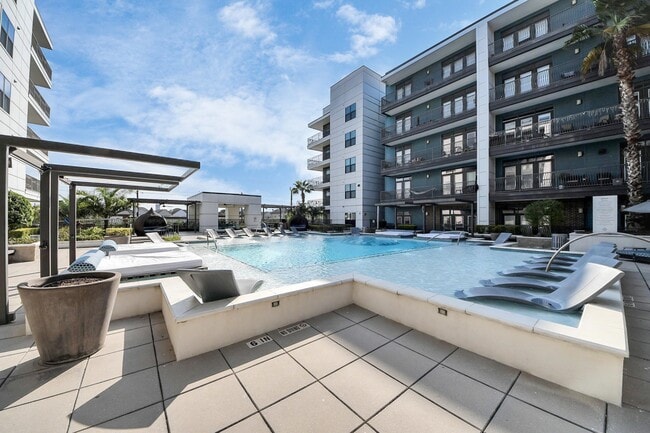 Building Photo - 5454 Washington Ave