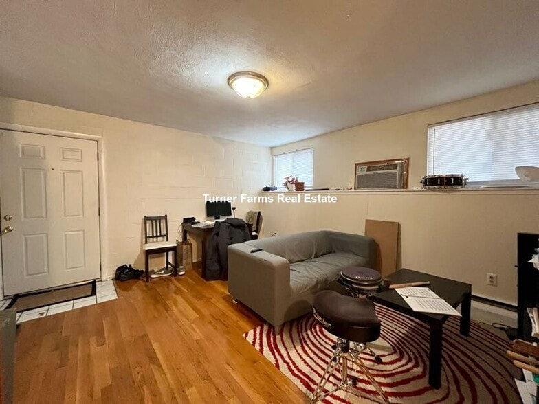 Building Photo - 108 Perkins St