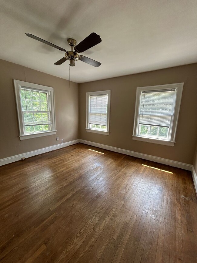 Building Photo - Charming 1920s Home in Five Points – Available April 4th