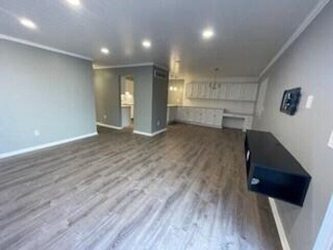Building Photo - 27870 Reo Rd