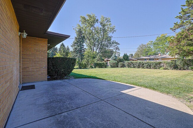 Building Photo - 650 Patricia Ln
