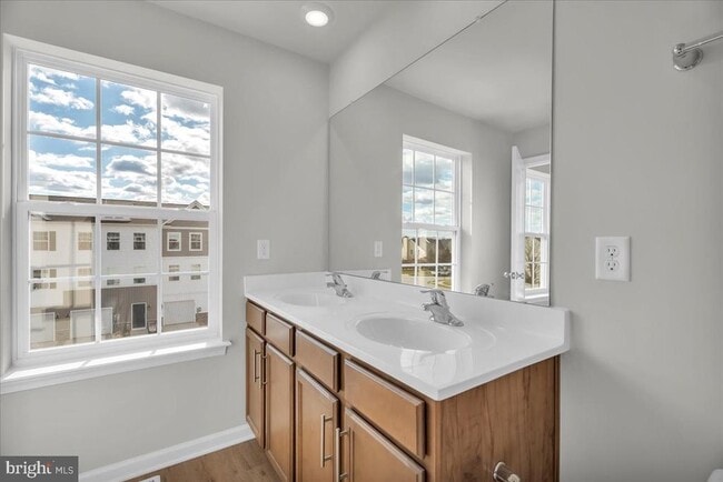 Building Photo - 220 Sandy Rdg Rd