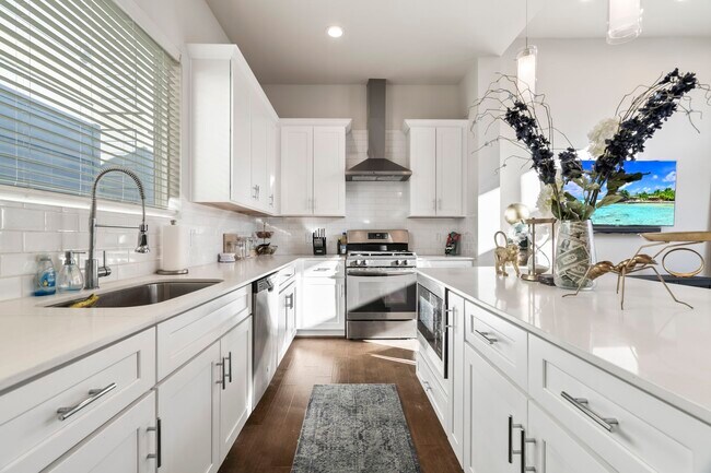 Building Photo - 2210 Lou Ellen Ln