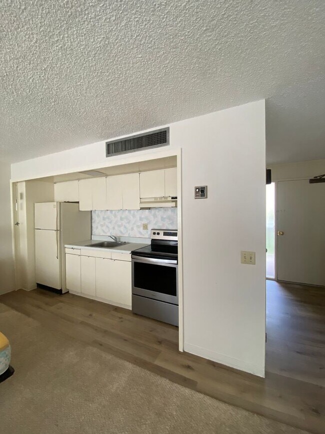 Building Photo - 84-680-680 Kili Dr
