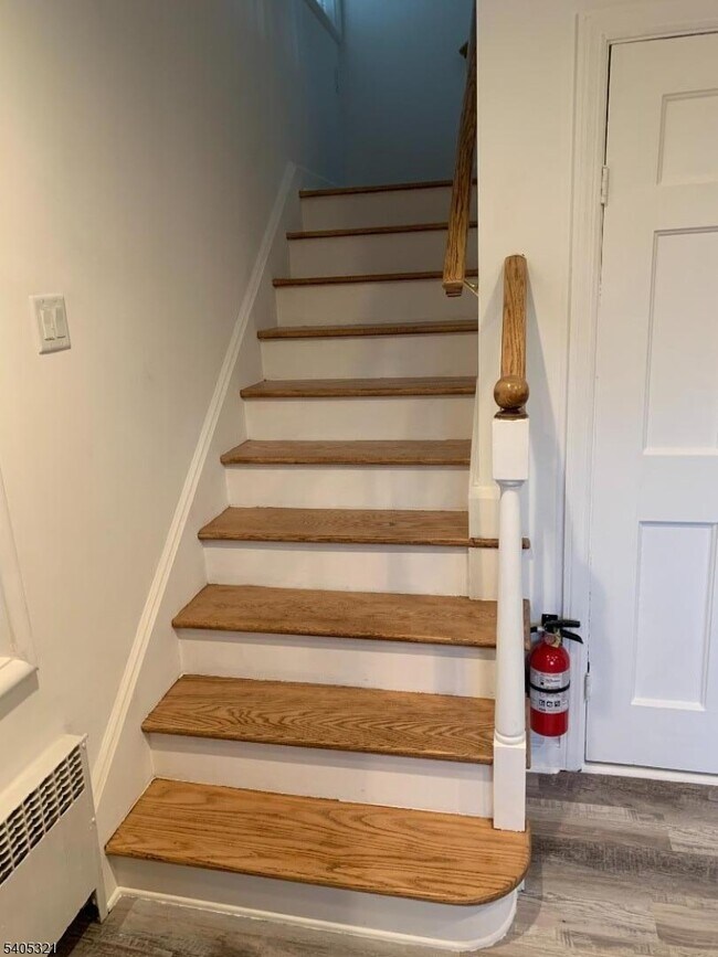 Building Photo - 3 Meadow Dr