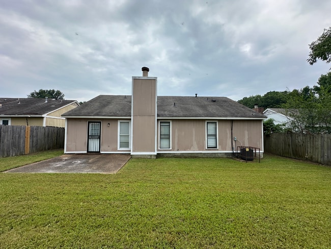 Building Photo - Charming 3BR/2BA Near Southwind | Soaring Vaulted Ceilings, Rustic Fireplace & Garage