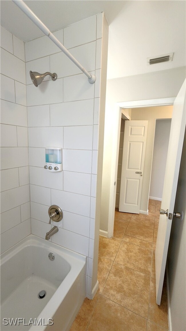 Building Photo - 4615 SE 4th Pl