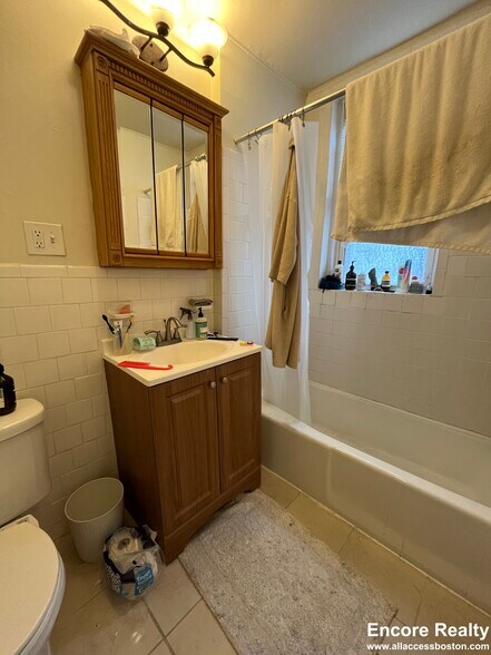 Building Photo - 126 Warren St