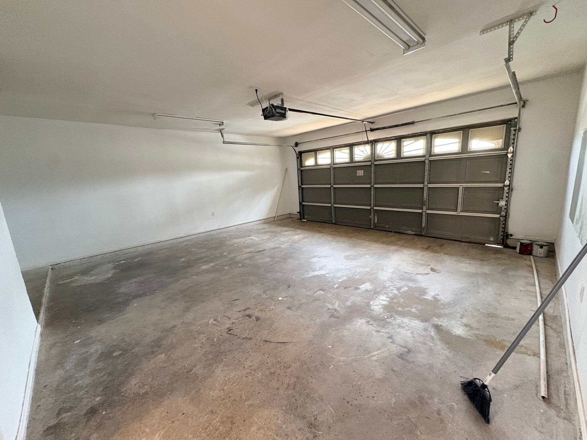 2 car garage - 2921 W Iris Ave
