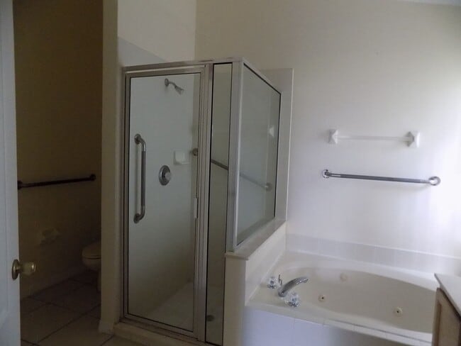 Building Photo - CHARMING 3BR/2BA/OFFICE/2GARAGE