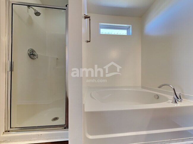 Building Photo - 321 Mossy Wood Rd