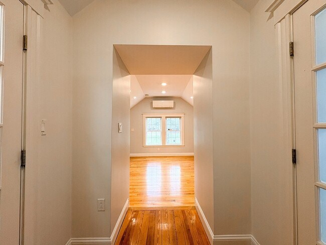 Building Photo - 205-209 Sohier St