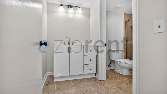 Building Photo - Unit 14