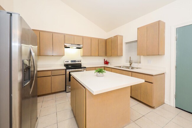 Building Photo - 1511 Don Camilo Blvd