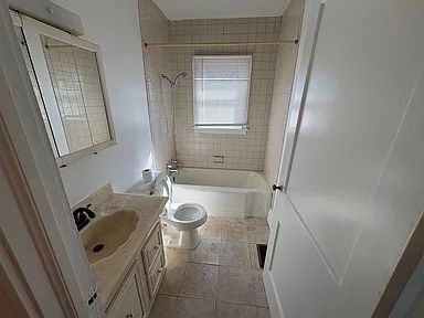 Building Photo - 2534 Cole Dr