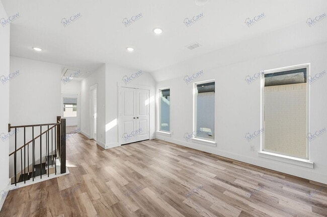 Building Photo - 1409 Silver Marten Trl