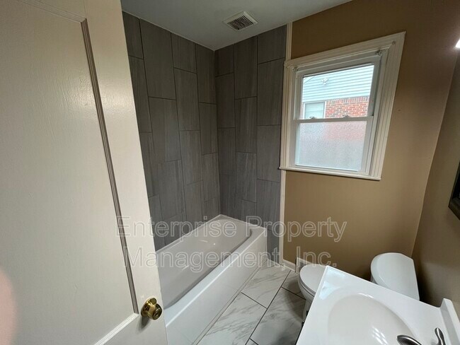 Building Photo - 3938 Brennan Dr