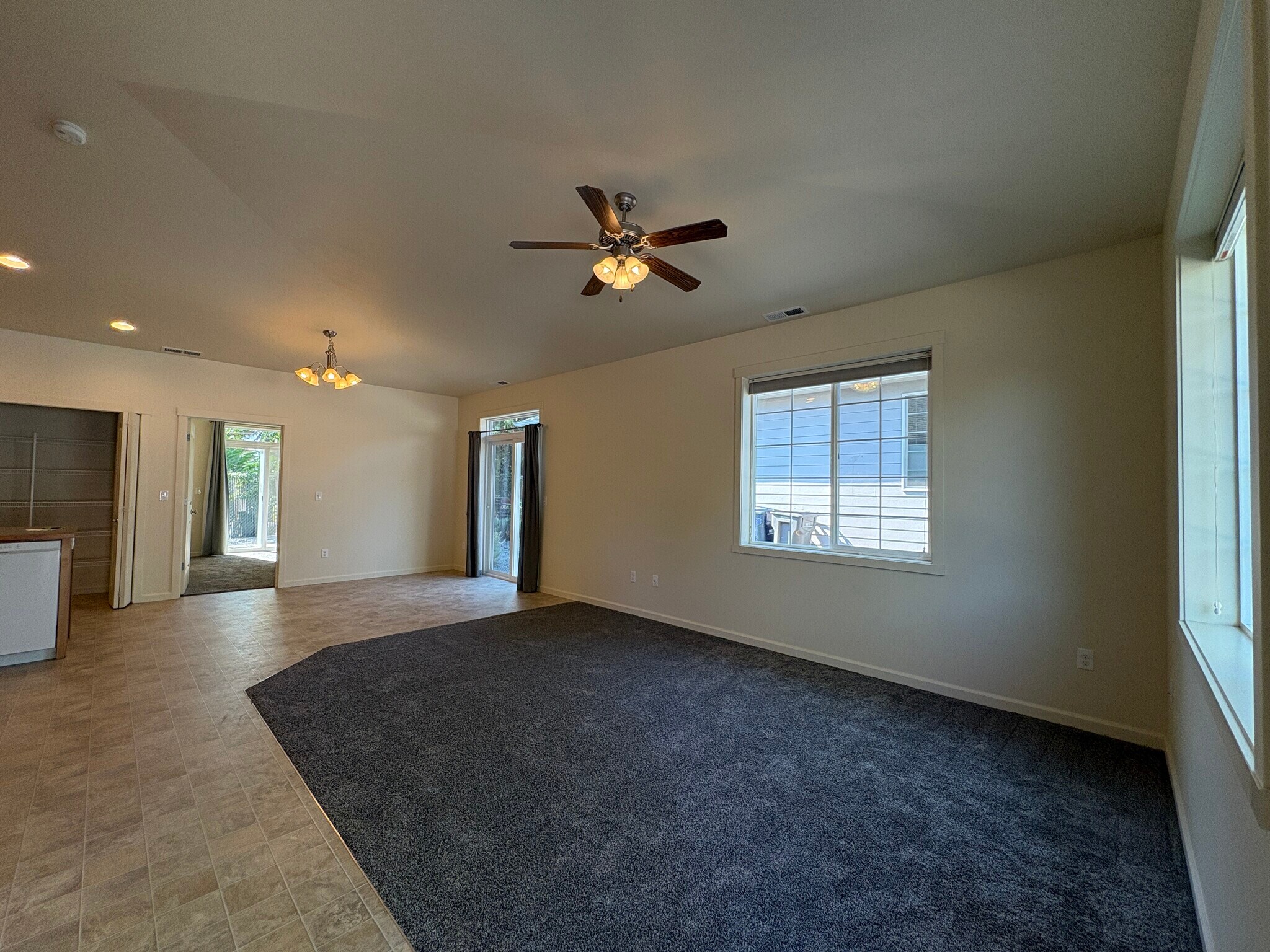 Building Photo - 1419 Springwater Ave