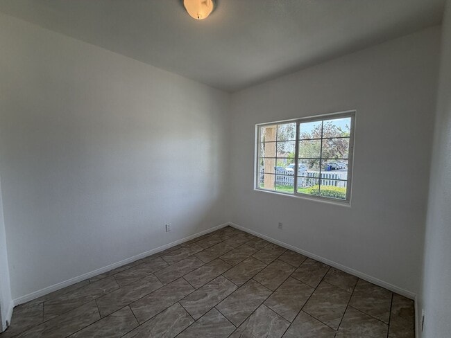 Building Photo - RV T 7216 Yates St