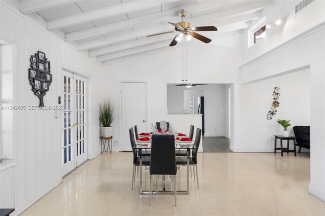 Building Photo - 19 NE 3rd St