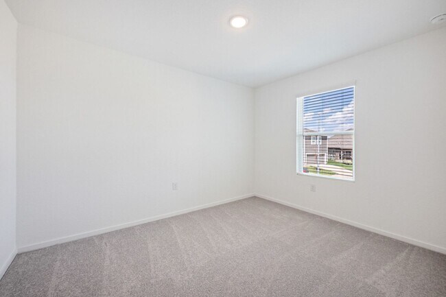 Building Photo - 606 W Cypress St