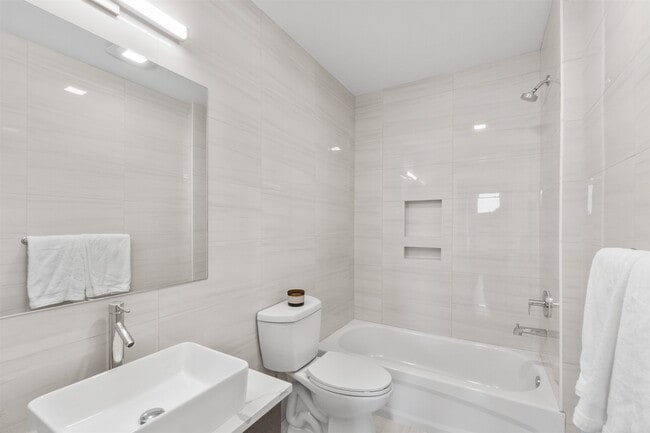 Building Photo - 412 Whiton St